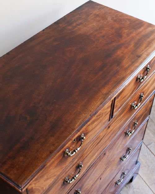GEORGE III MAHOGANY CHEST OF DRAWERS - ADDITIONAL PHOTO 6