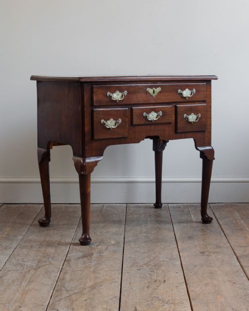 charming georgian mahogany lowboy - CATEGORY: ANTIQUE FURNITURE - DATED 18TH CENTURY