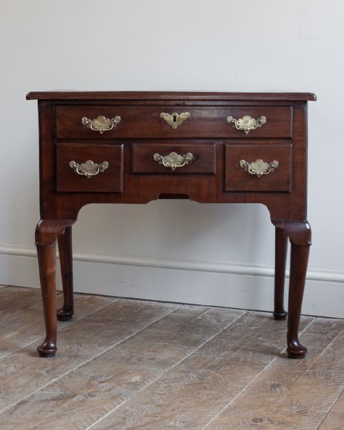 CHARMING GEORGIAN MAHOGANY LOWBOY - ADDITIONAL PHOTO 1