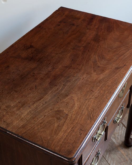 CHARMING GEORGIAN MAHOGANY LOWBOY - ADDITIONAL PHOTO 3