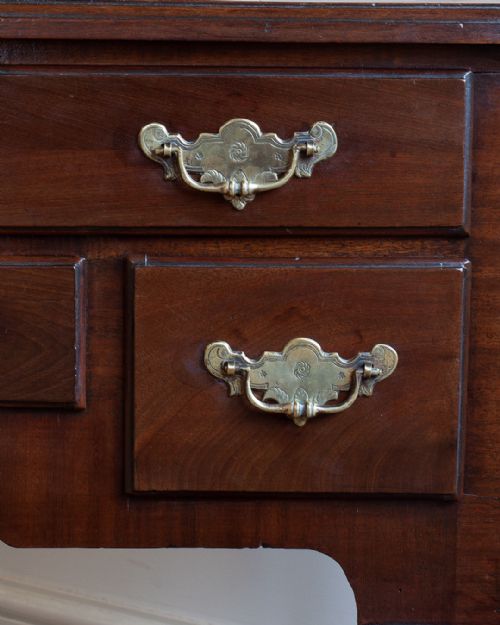 CHARMING GEORGIAN MAHOGANY LOWBOY - ADDITIONAL PHOTO 4