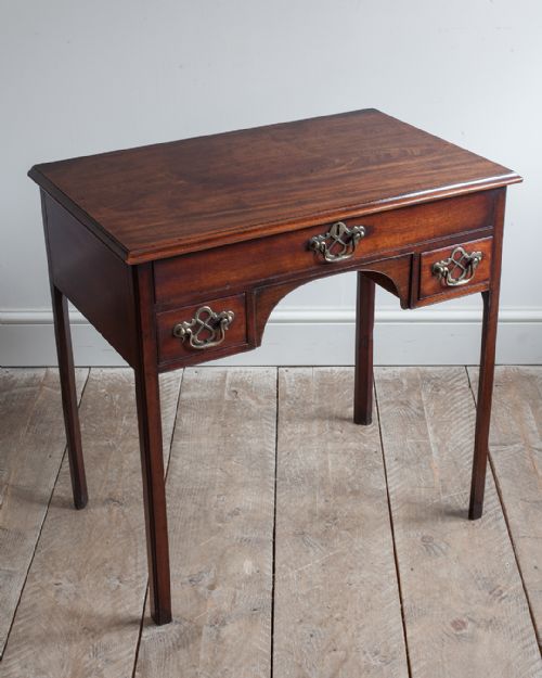 GEORGE III MAHOGANY LOWBOY - ADDITIONAL PHOTO 2