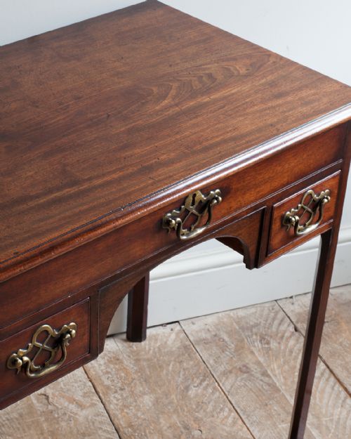 GEORGE III MAHOGANY LOWBOY - ADDITIONAL PHOTO 3
