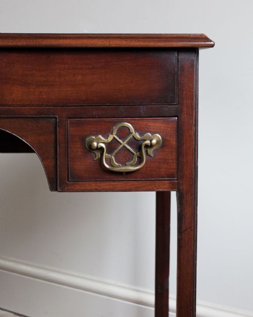 GEORGE III MAHOGANY LOWBOY - ADDITIONAL PHOTO 4