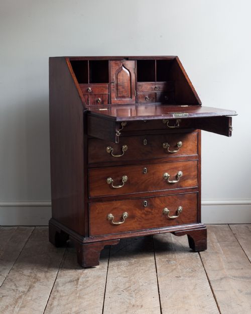 DELIGHTFUL SMALL GEORGE III MAHOGANY BUREAU - ADDITIONAL PHOTO 1