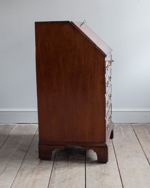 DELIGHTFUL SMALL GEORGE III MAHOGANY BUREAU - ADDITIONAL PHOTO 8