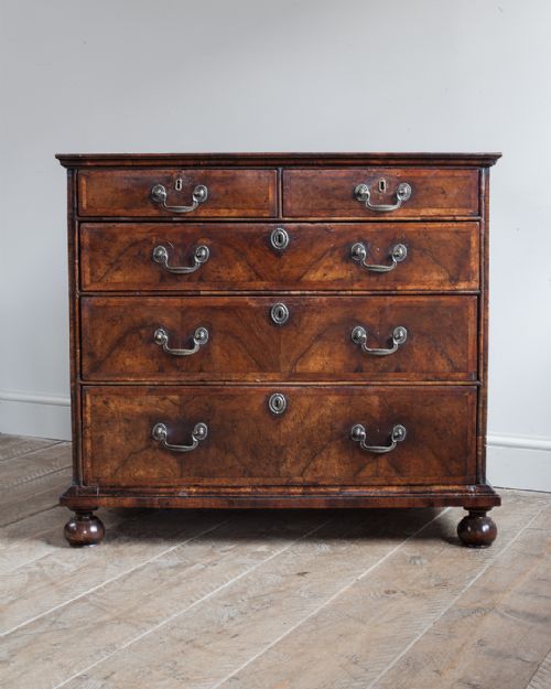 STUNNING WILLIAM MARY WALNUT CHEST OF DRAWERS - ADDITIONAL PHOTO 1