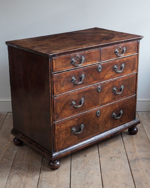 STUNNING WILLIAM MARY WALNUT CHEST OF DRAWERS - ADDITIONAL PHOTO 2