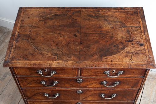 STUNNING WILLIAM MARY WALNUT CHEST OF DRAWERS - ADDITIONAL PHOTO 4