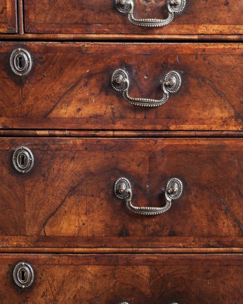 STUNNING WILLIAM MARY WALNUT CHEST OF DRAWERS - ADDITIONAL PHOTO 5