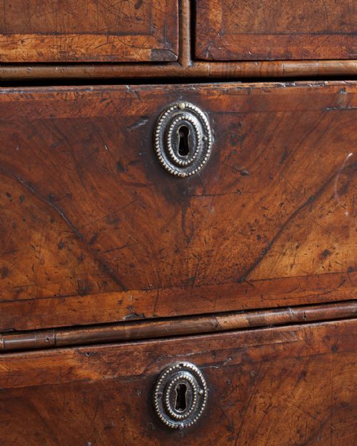 STUNNING WILLIAM MARY WALNUT CHEST OF DRAWERS - ADDITIONAL PHOTO 6