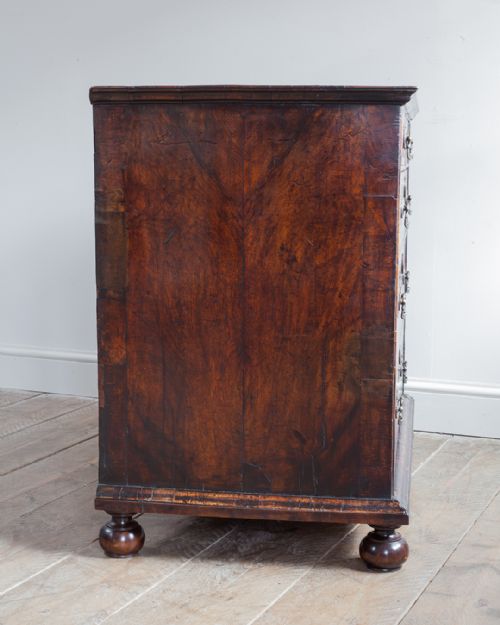 STUNNING WILLIAM MARY WALNUT CHEST OF DRAWERS - ADDITIONAL PHOTO 8