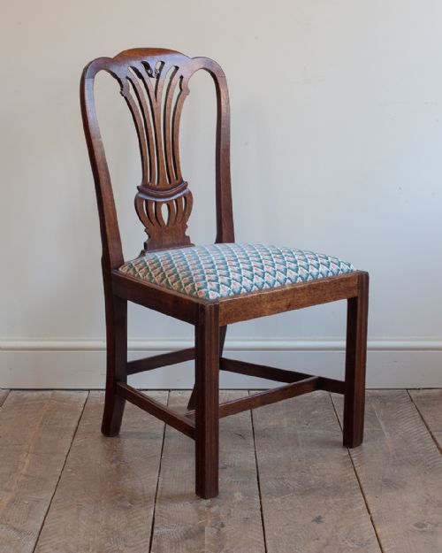 SET OF FOUR GEORGE III MAHOGANY DINING CHAIRS - ADDITIONAL PHOTO 3