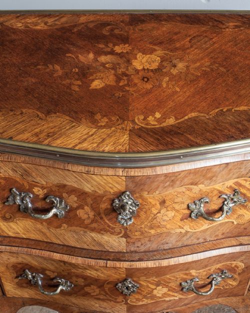 SMALL FRENCH 19TH CENTURY KINGWOOD SERPENTINE COMMODE - ADDITIONAL PHOTO 6