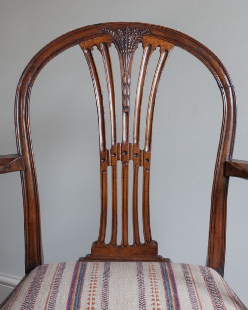 SUPERB SET OF EIGHT 18TH CENTURY MAHOGANY DINING CHAIRS - ADDITIONAL PHOTO 3