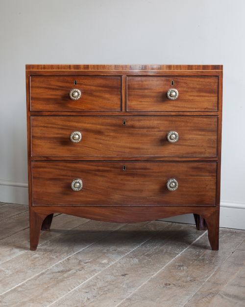 GEORGE III MAHOGANY CHEST OF DRAWERS - ADDITIONAL PHOTO 1