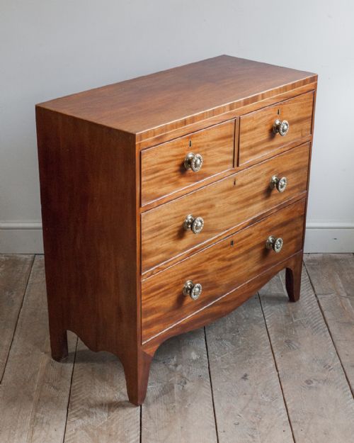 GEORGE III MAHOGANY CHEST OF DRAWERS - ADDITIONAL PHOTO 2