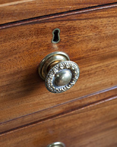 GEORGE III MAHOGANY CHEST OF DRAWERS - ADDITIONAL PHOTO 5