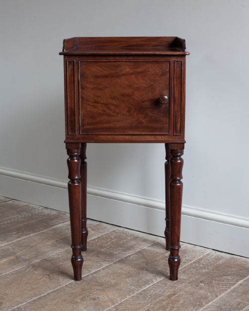 19TH CENTURY PARQUETRY LAMP TABLE - ADDITIONAL PHOTO 1