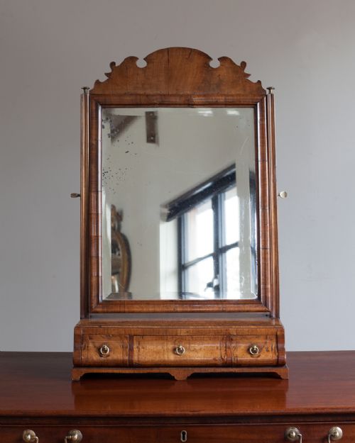 BEAUTIFUL GEORGE II WALNUT TOILET MIRROR - ADDITIONAL PHOTO 1