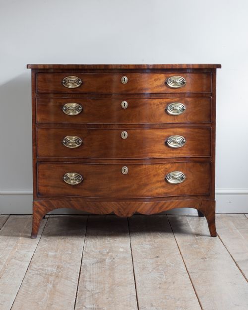 GEORGE III MAHOGANY SERPENTINE CHEST OF DRAWERS - ADDITIONAL PHOTO 6