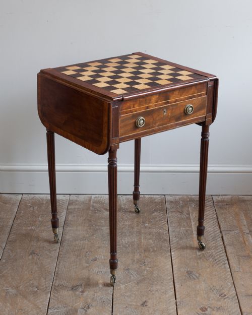 regency mahogany pembroke games table - CATEGORY: ANTIQUE TABLES - DATED 19TH CENTURY