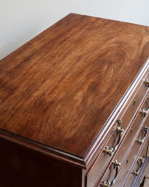 18TH CENTURY MAHOGANY CHEST OF DRAWERS - ADDITIONAL PHOTO 3