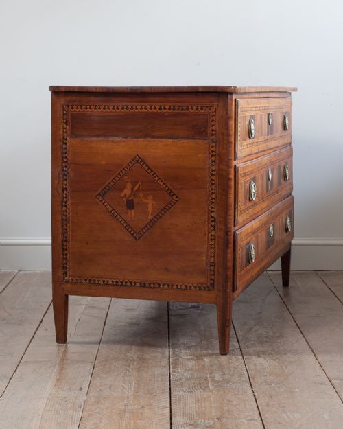 18TH CENTURY ITALIAN WALNUT COMMODE - ADDITIONAL PHOTO 2