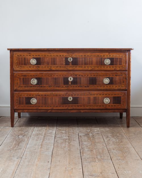 18TH CENTURY ITALIAN WALNUT COMMODE - ADDITIONAL PHOTO 3