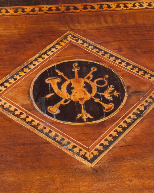 18TH CENTURY ITALIAN WALNUT COMMODE - ADDITIONAL PHOTO 6