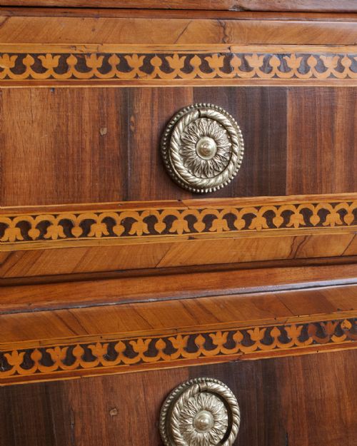 18TH CENTURY ITALIAN WALNUT COMMODE - ADDITIONAL PHOTO 8