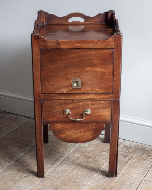 SMALL GEORGIAN MAHOGANY COMMODE - ADDITIONAL PHOTO 2