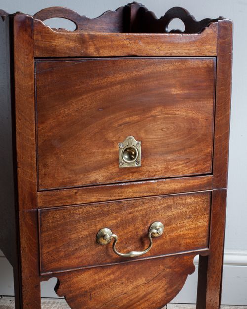 SMALL GEORGIAN MAHOGANY COMMODE - ADDITIONAL PHOTO 4