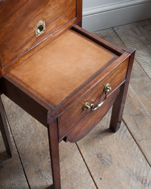 SMALL GEORGIAN MAHOGANY COMMODE - ADDITIONAL PHOTO 6