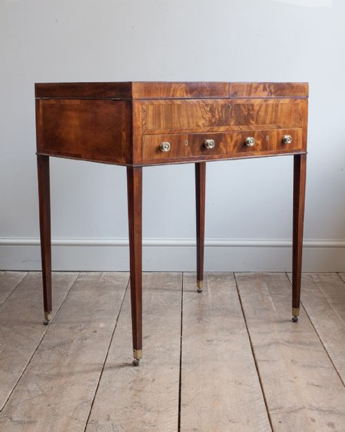 GEORGE III MAHOGANY DRESSING TABLE - ADDITIONAL PHOTO 3