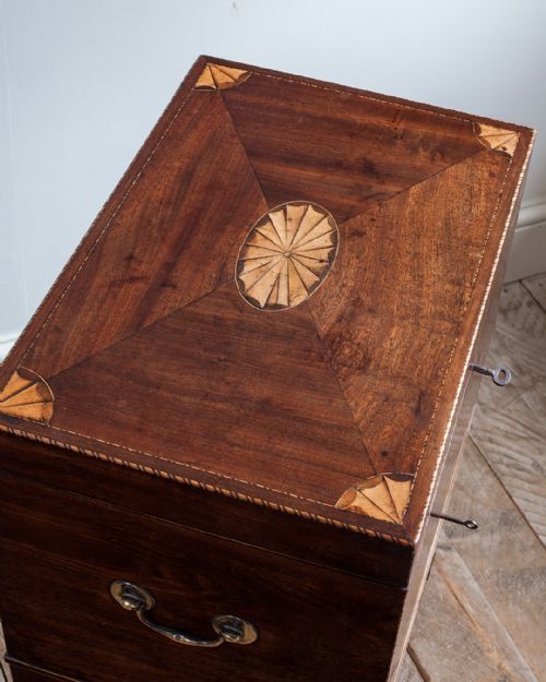 WONDERFUL GEORGE III MAHOGANY CELLARETTE - ADDITIONAL PHOTO 2