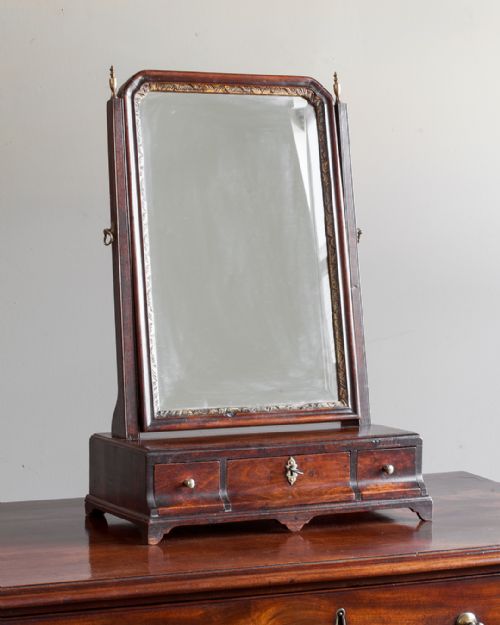george iii mahogany toilet mirror - CATEGORY: ANTIQUE MIRRORS - DATED 18TH CENTURY