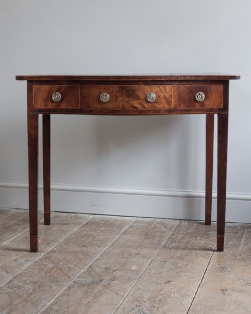 GEORGIAN MAHOGANY SERPENTINE SIDE TABLE - ADDITIONAL PHOTO 1