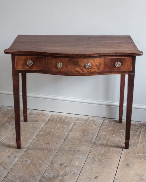 GEORGIAN MAHOGANY SERPENTINE SIDE TABLE - ADDITIONAL PHOTO 2