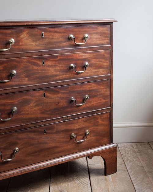 GEORGE III MAHOGANY CHEST OF DRAWERS - ADDITIONAL PHOTO 2