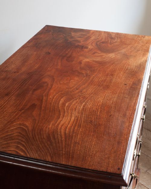 GEORGE III MAHOGANY CHEST OF DRAWERS - ADDITIONAL PHOTO 3