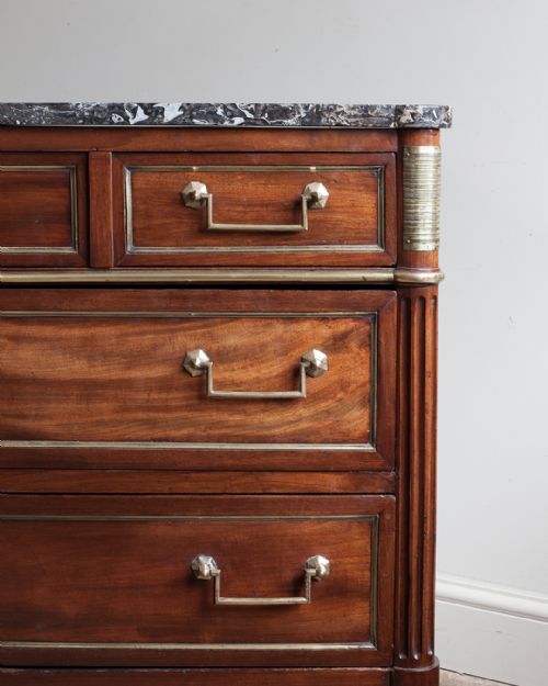 FRENCH 18TH CENTURY DIRECTOIRE STYLE MAHOGANY COMMODE - ADDITIONAL PHOTO 5