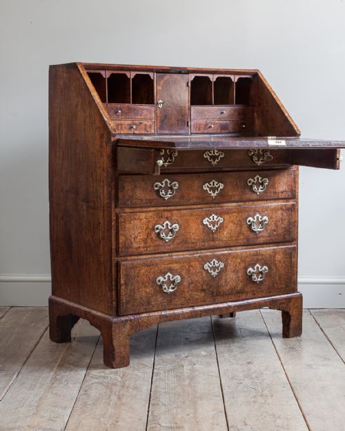 BEAUTIFUL GEORGE II WALNUT BUREAU - ADDITIONAL PHOTO 1