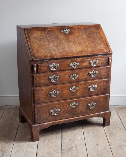 BEAUTIFUL GEORGE II WALNUT BUREAU - ADDITIONAL PHOTO 2