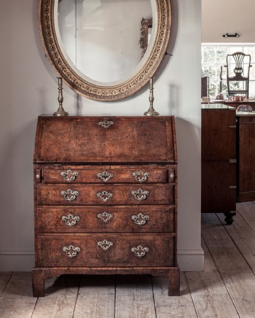 BEAUTIFUL GEORGE II WALNUT BUREAU - ADDITIONAL PHOTO 8