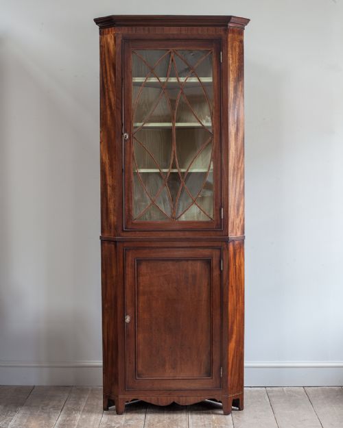 GEORGE III MAHOGANY CORNER CUPBOARD - ADDITIONAL PHOTO 1