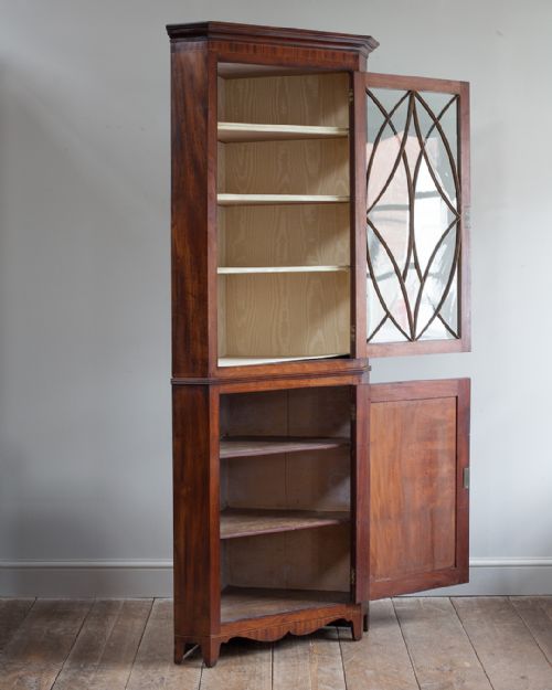 GEORGE III MAHOGANY CORNER CUPBOARD - ADDITIONAL PHOTO 2