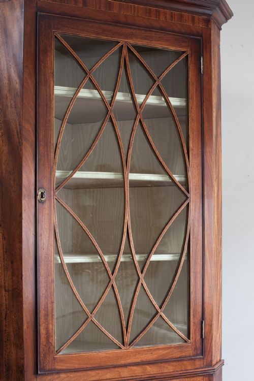 GEORGE III MAHOGANY CORNER CUPBOARD - ADDITIONAL PHOTO 3