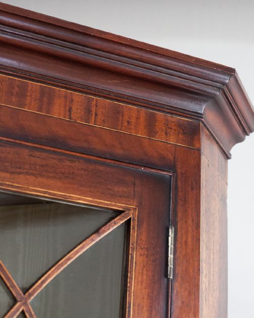 GEORGE III MAHOGANY CORNER CUPBOARD - ADDITIONAL PHOTO 5