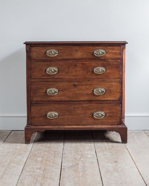 GEORGIAN MAHOGANY CHEST OF DRAWERS - ADDITIONAL PHOTO 1